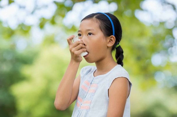 What are the new guidelines for asthma inhalers in UK schools in 2023?